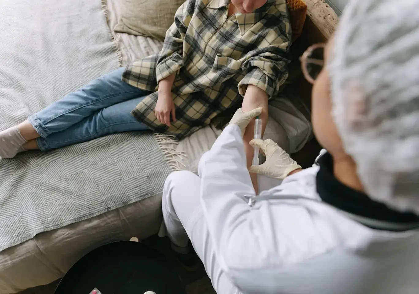 Leczenie uzależnień Poznań: rozmowa terapeutyczna na kanapie